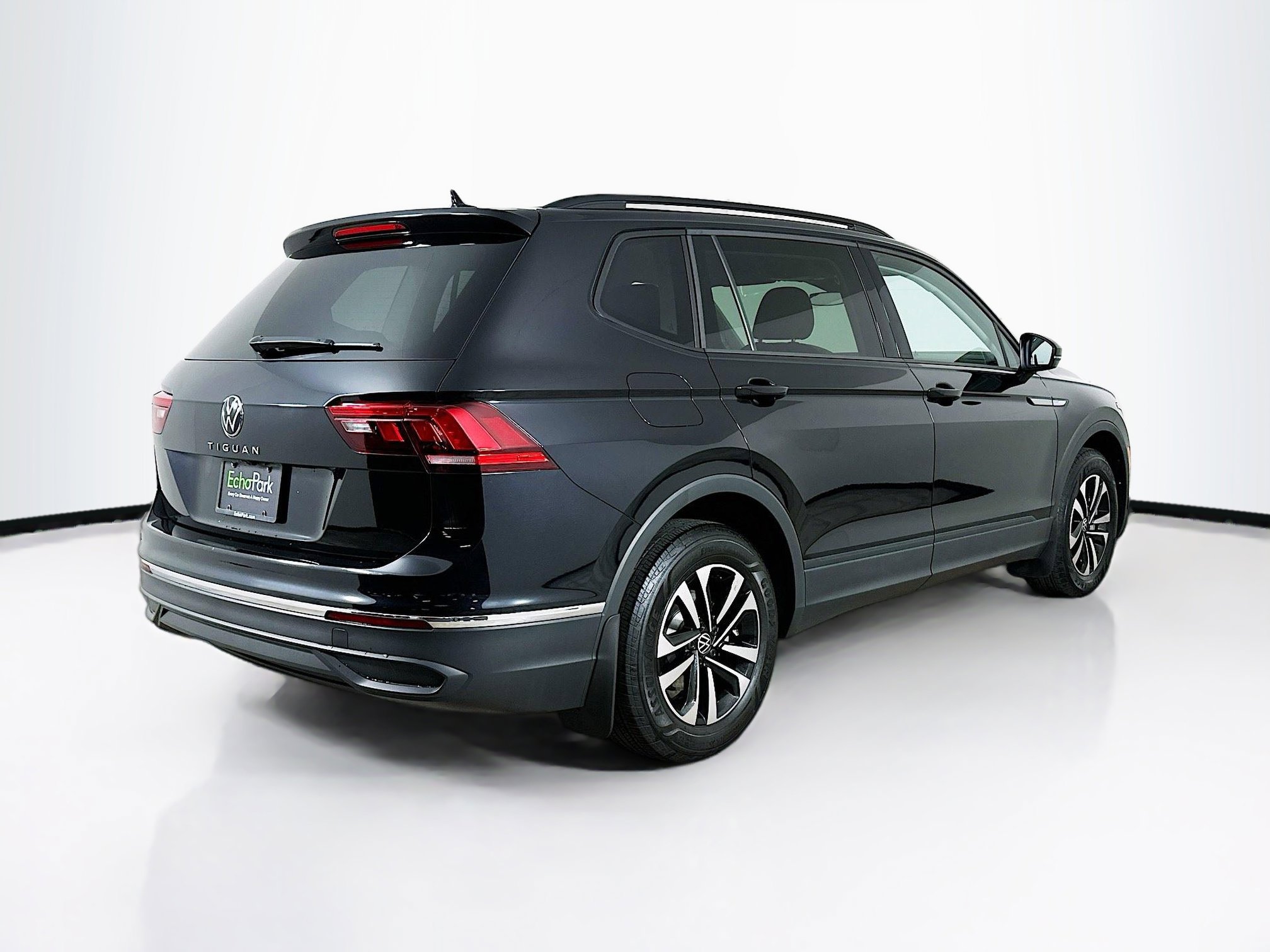 Used 2024 Volkswagen Tiguan S image 9