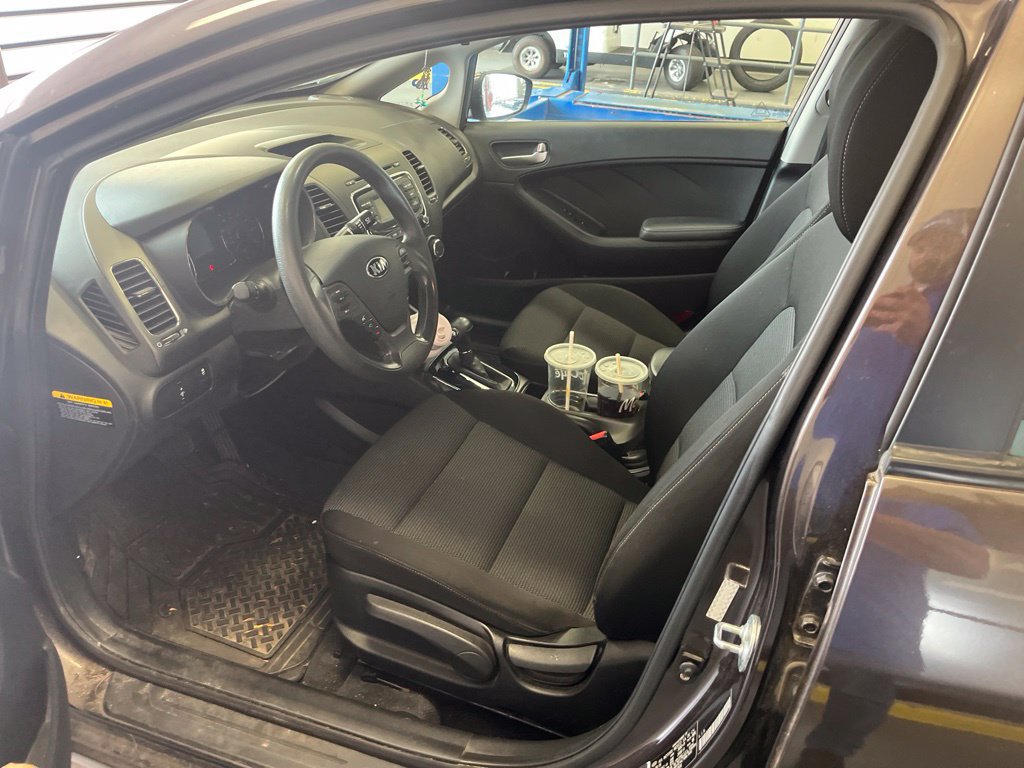 Used 2017 Kia Forte LX FWD image 4