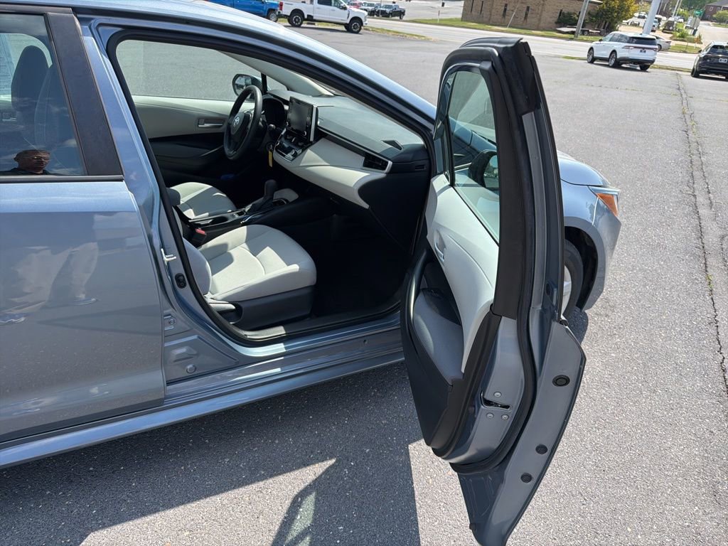 Used 2021 Toyota Corolla LE FWD image 23