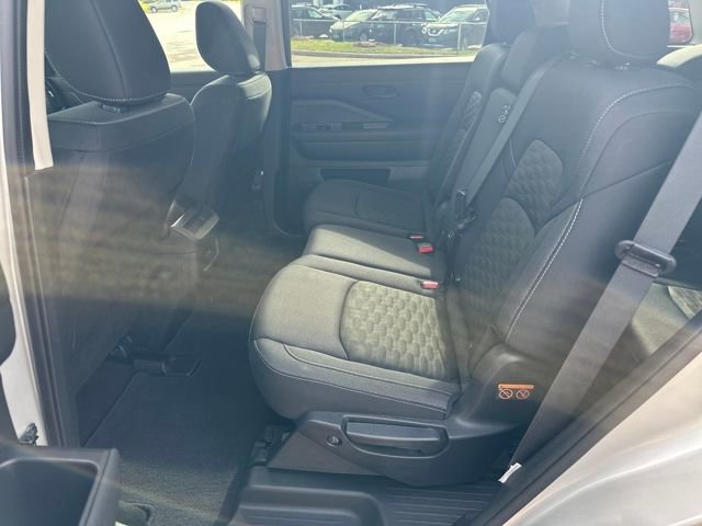 Used 2024 Nissan Pathfinder S image 22