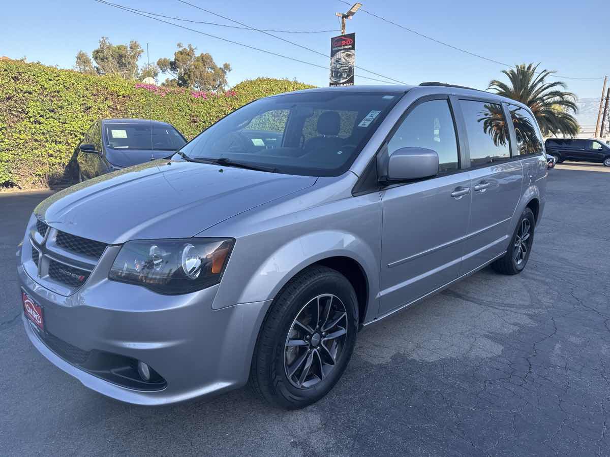 Used 2017 Dodge Grand Caravan GT image 3