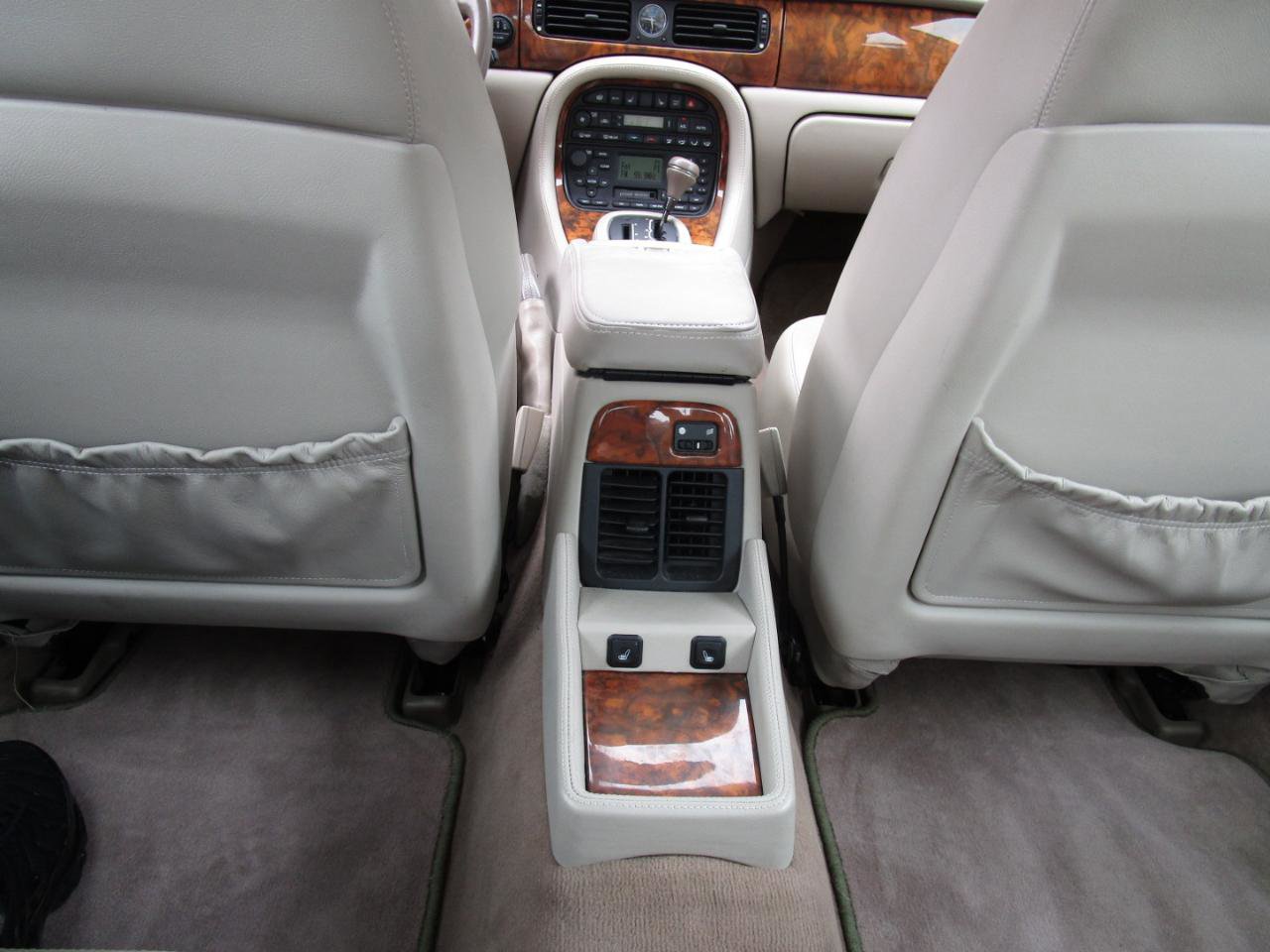 Used 2001 Jaguar XJ8 image 12