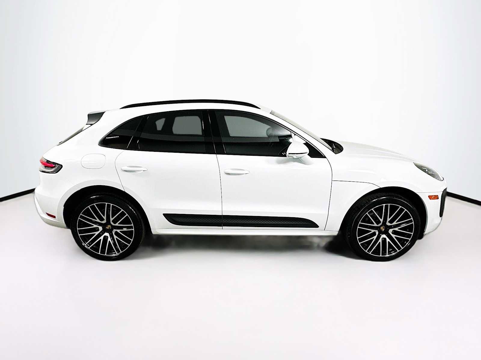 Certified 2026 Porsche Macan AWD/4WD image 8
