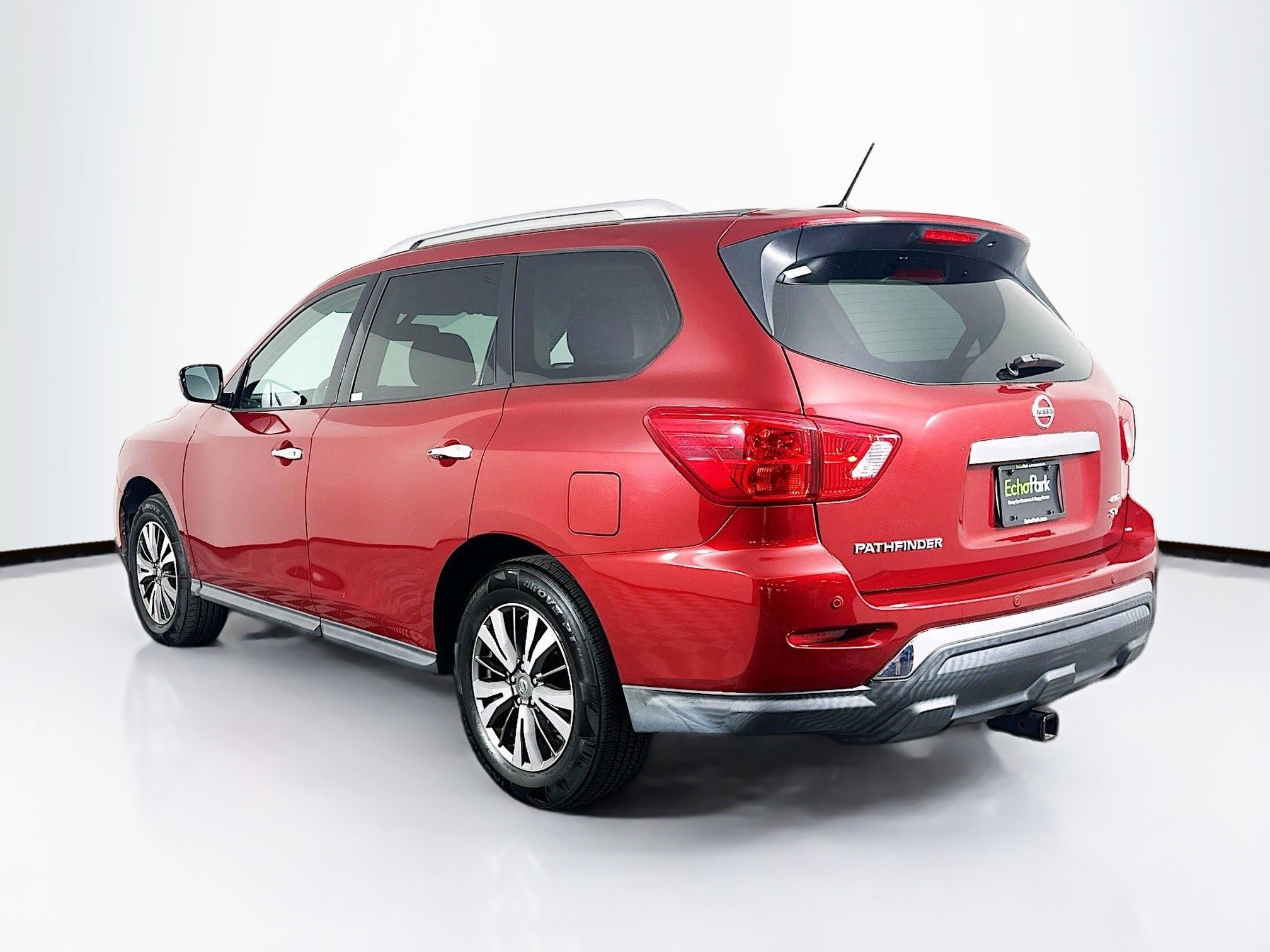Used 2017 Nissan Pathfinder SV image 5