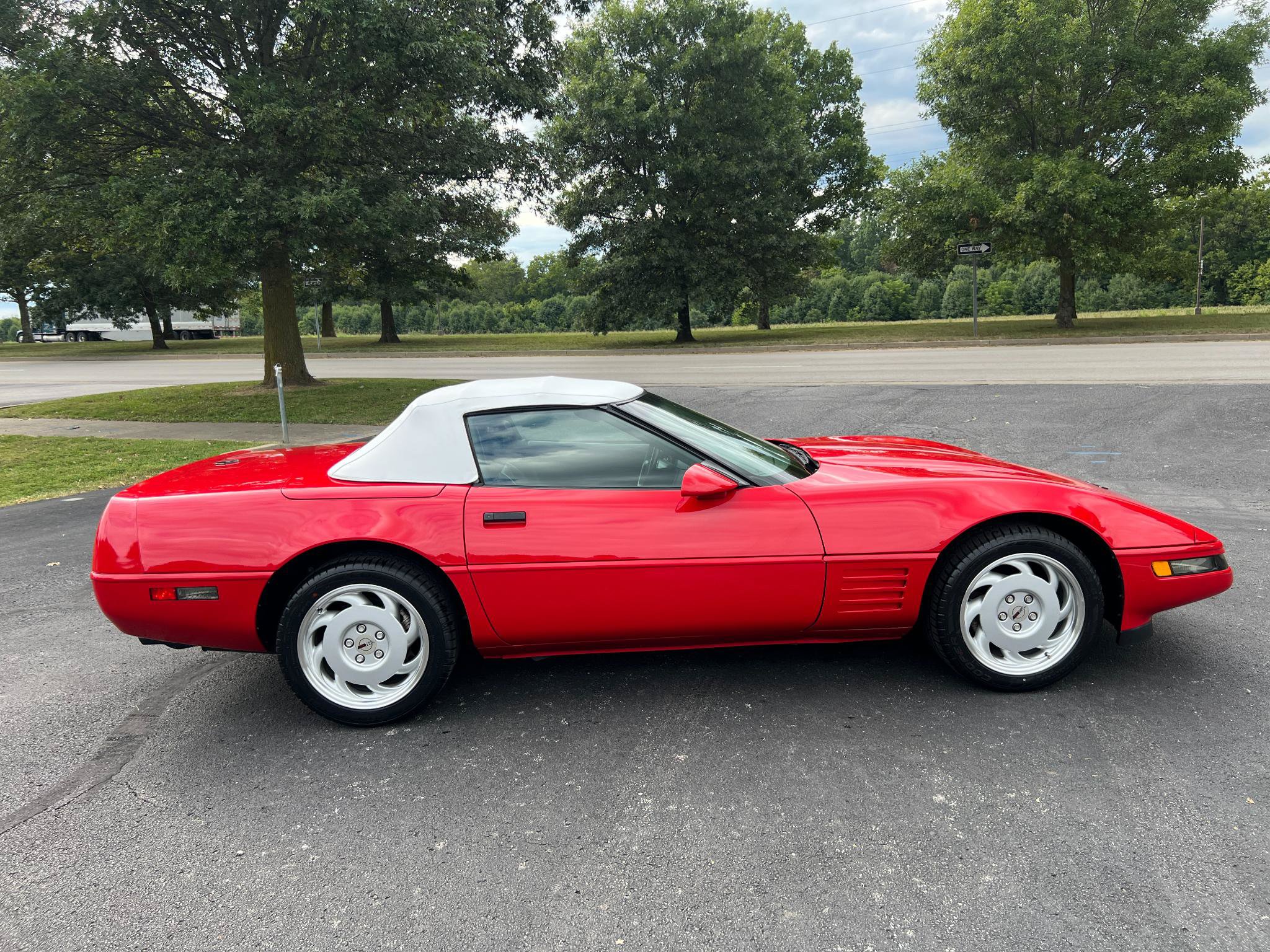 Used 1992 Chevrolet Corvette Convertible RWD image 18