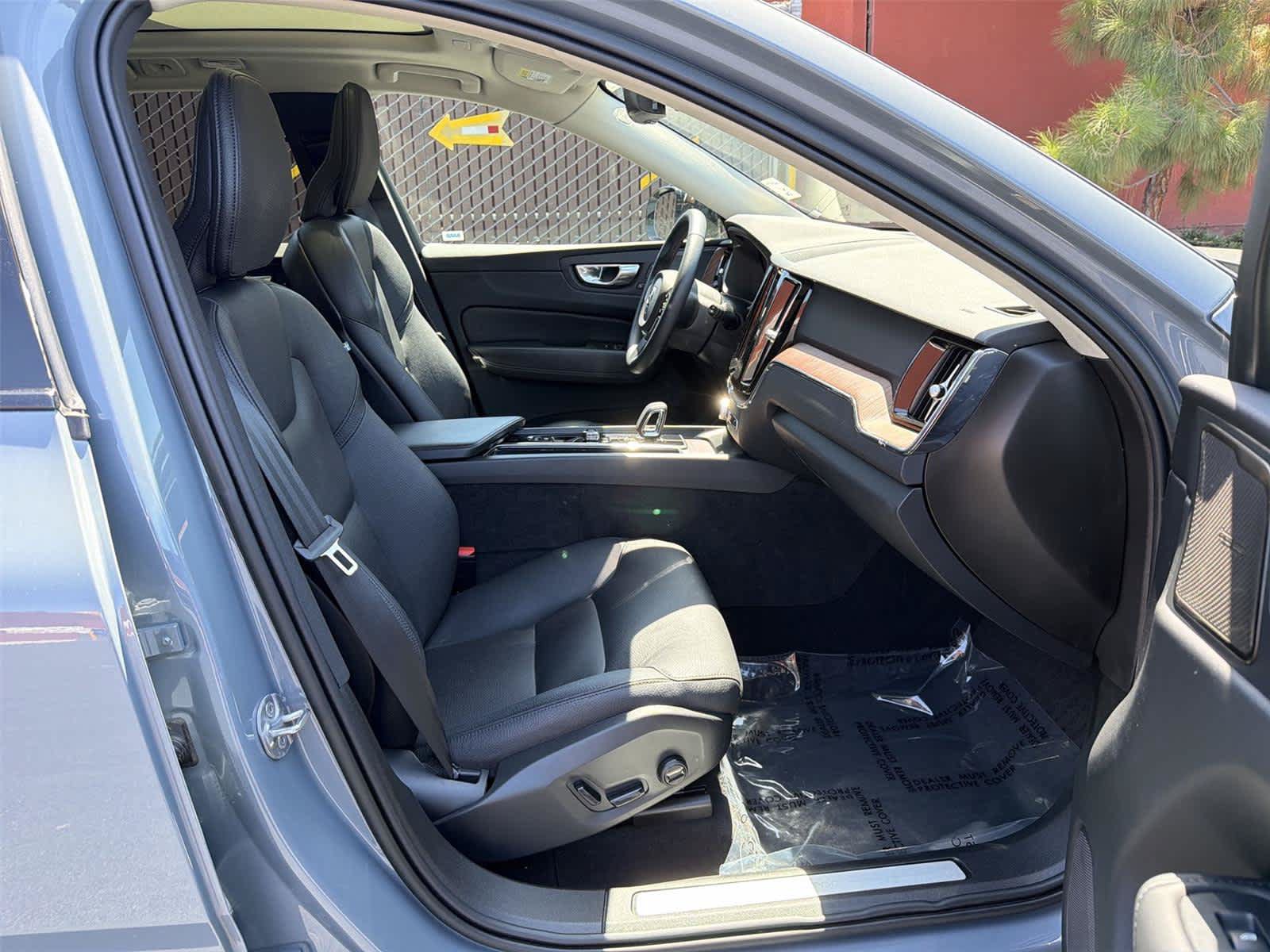 Used 2023 Volvo XC60 T8 Plus w/ Climate Package AWD/4WD image 15