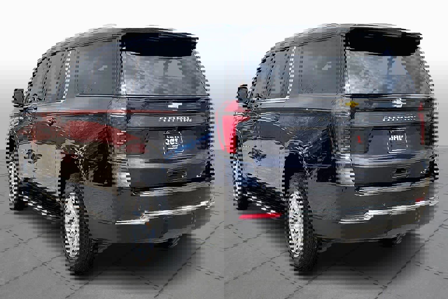 Used 2025 Chevrolet Suburban LT image 12