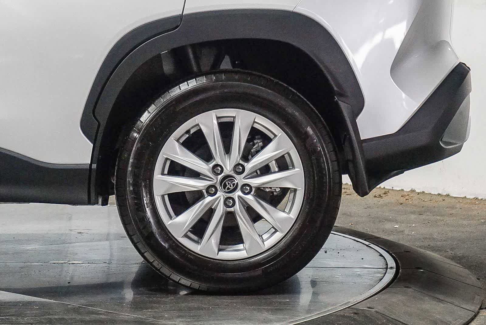 Certified 2022 Toyota Corolla Cross LE w/ Moonroof Package FWD image 10