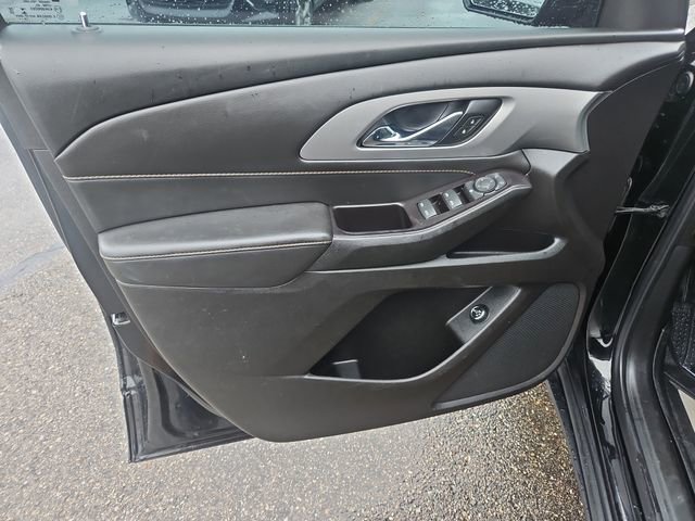 Used 2020 Chevrolet Traverse LT image 11