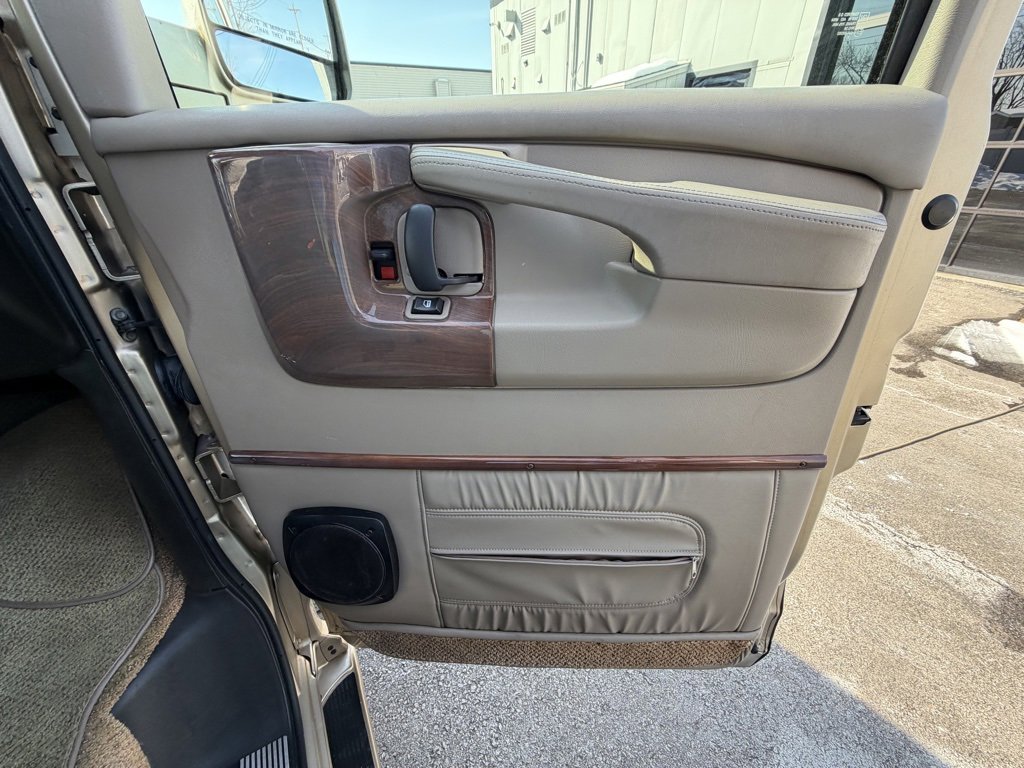 Used 2008 GMC Savana 2500 Extended Passenger w/ Preferred Equipment Group image 41