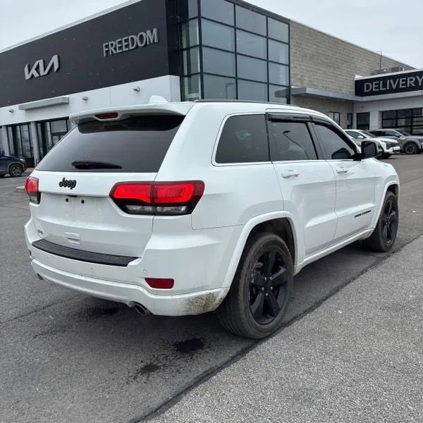 Used 2015 Jeep Grand Cherokee Altitude image 2