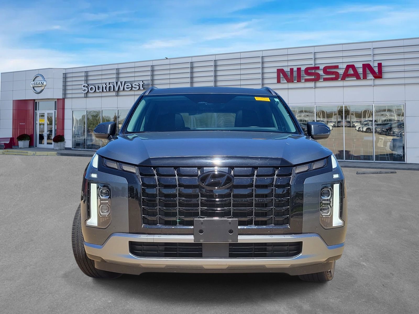 Used 2025 Hyundai Palisade SEL FWD image 2