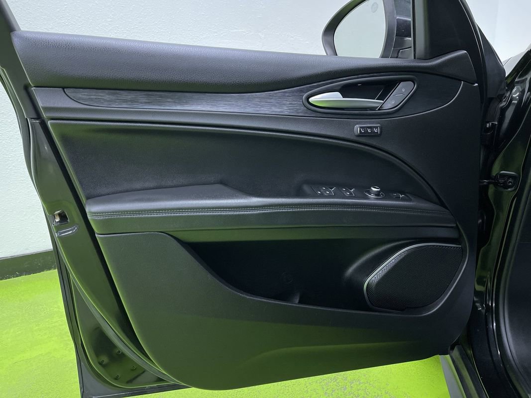 Used 2020 Alfa Romeo Stelvio w/ Cold Weather Package image 17