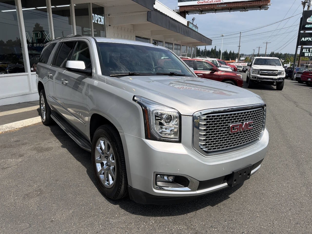 Used 2015 GMC Yukon XL Denali w/ Touring Package AWD/4WD image 11