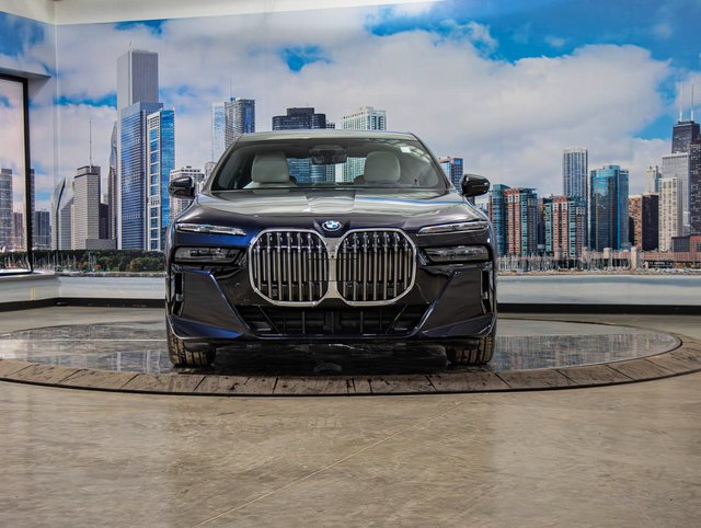 Used 2026 BMW 740i xDrive w/ Premium Package AWD/4WD image 3