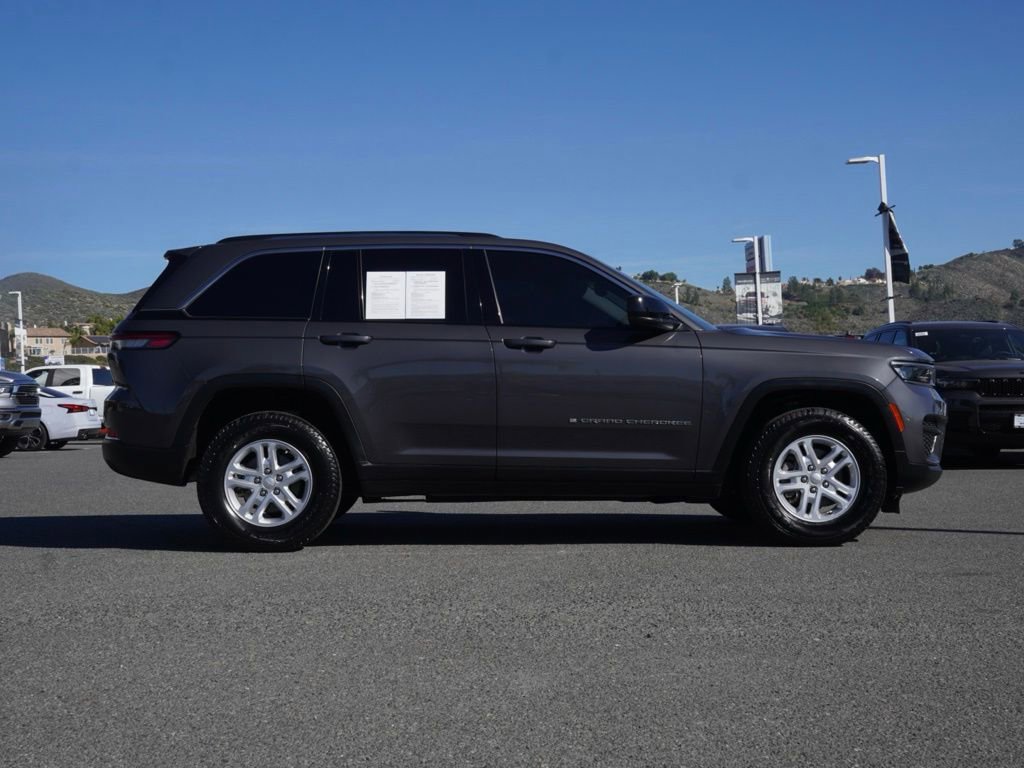 Used 2022 Jeep Grand Cherokee Laredo w/ Luxury Tech Group I image 3