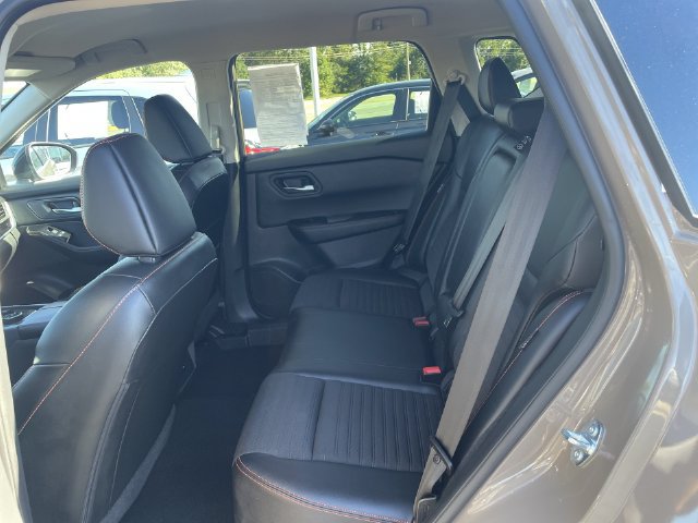 Used 2025 Nissan Rogue SV AWD/4WD image 28