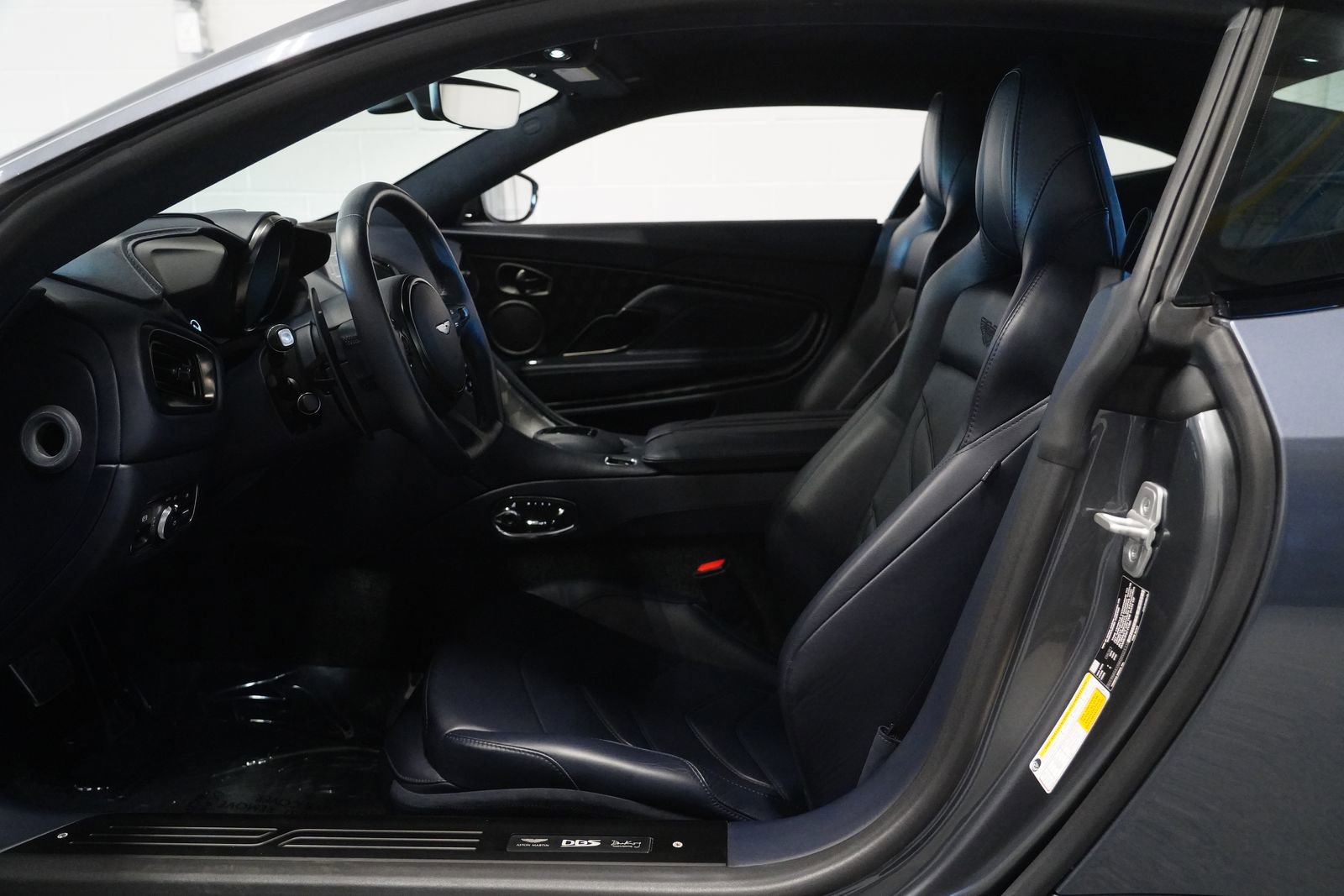 Used 2021 Aston Martin DBS Superleggera RWD image 13