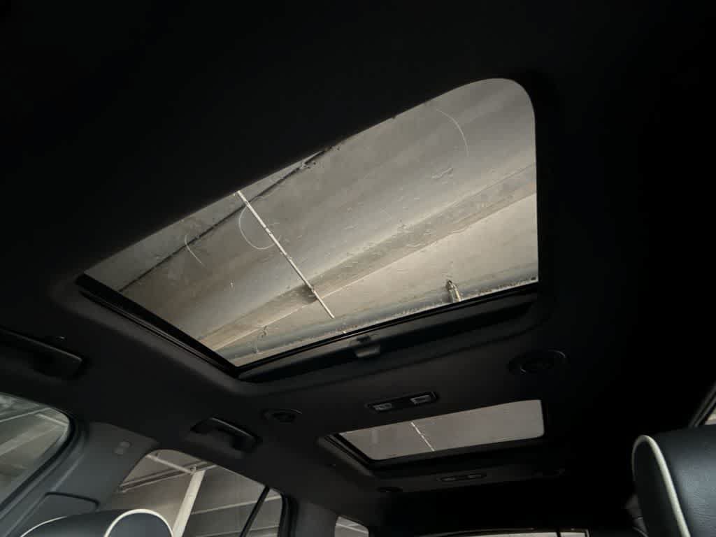 Used 2023 Chevrolet Traverse Premier w/ Redline Edition FWD image 17