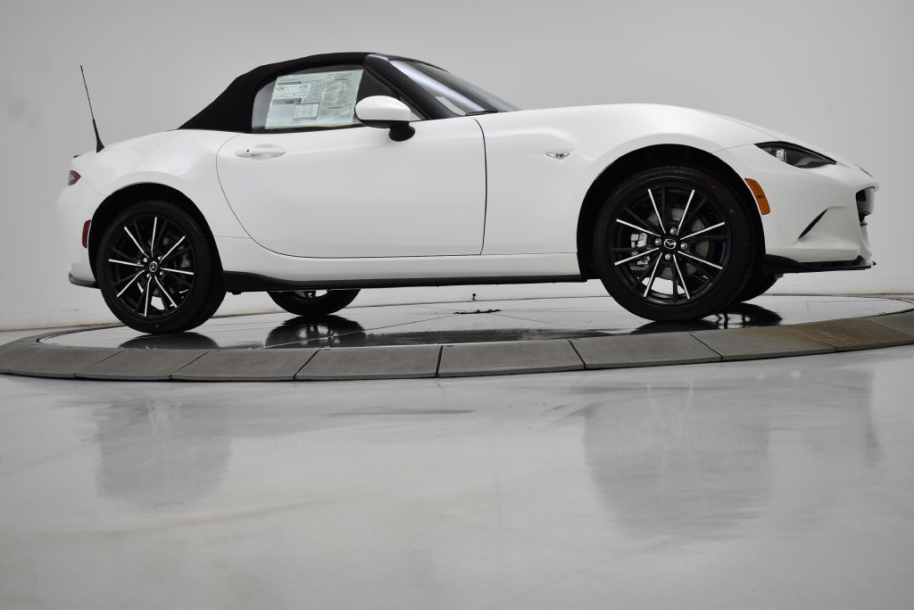 Used 2025 MAZDA MX-5 Miata Grand Touring w/ Appearance Package RWD image 9