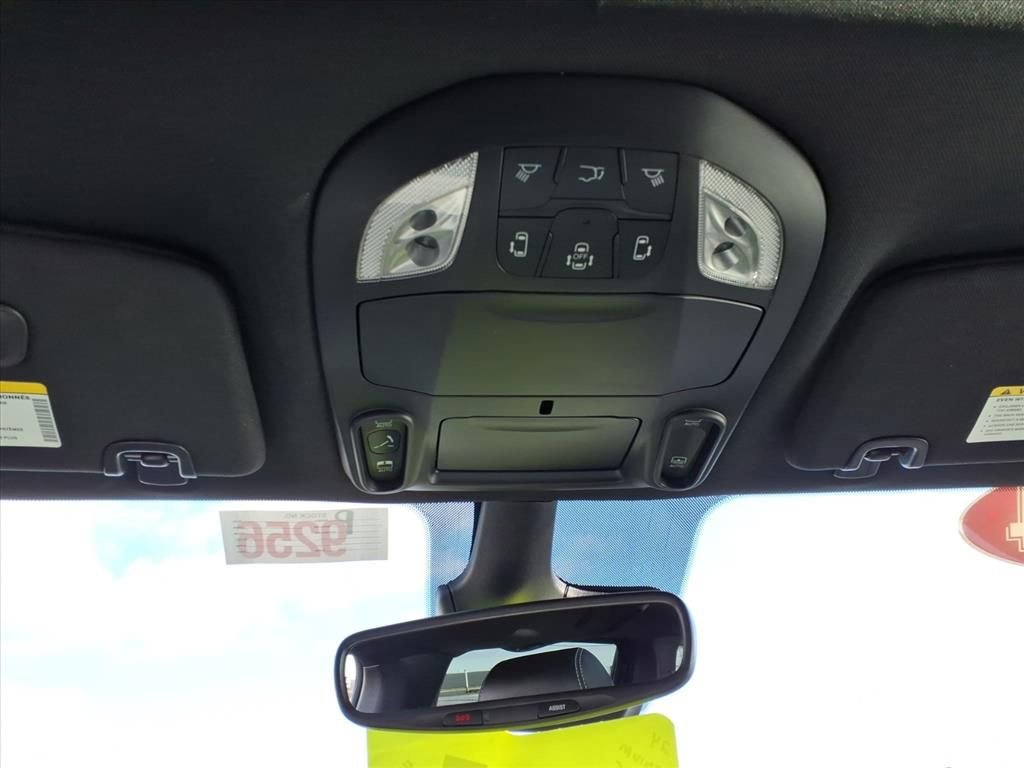 Used 2024 Chrysler Pacifica Premium image 24