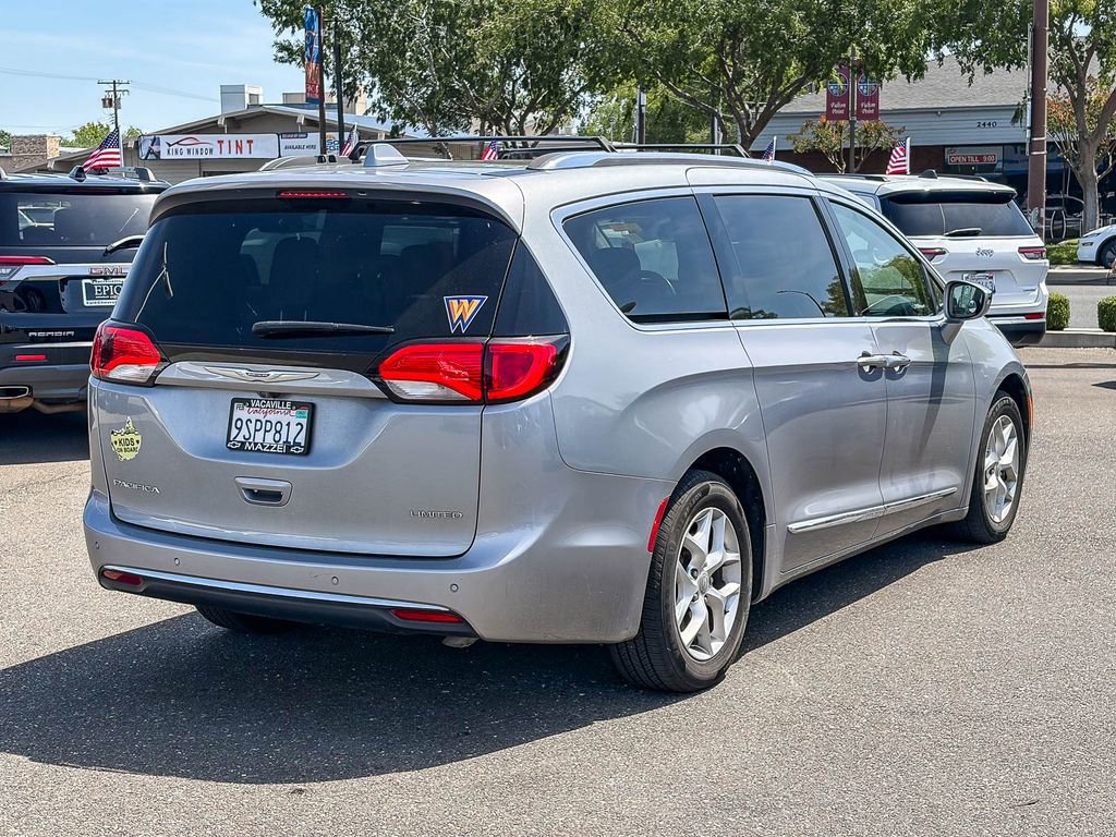 Used 2020 Chrysler Pacifica Limited FWD image 4
