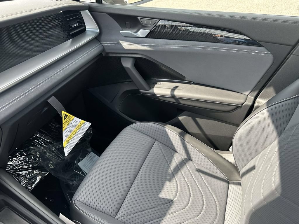 New 2026 Volkswagen Tiguan SE R-Line AWD/4WD image 26
