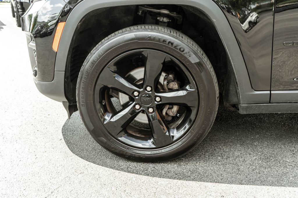 Used 2023 Jeep Grand Cherokee Altitude AWD/4WD image 25