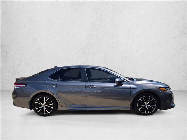 Used 2020 Toyota Camry SE w/ Moonroof Package AWD/4WD image 4