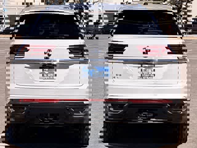 Used 2023 Volkswagen Atlas Cross Sport SE w/ Black Wheel Package image 5