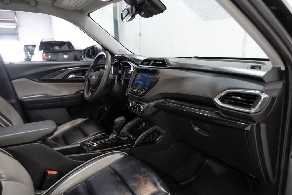 Used 2021 Chevrolet TrailBlazer LT w/ Sun and Liftgate Package FWD image 15