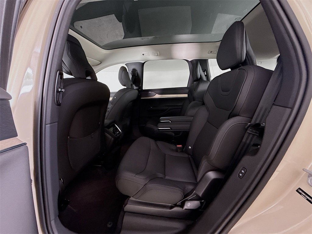 New 2025 Volvo EX90 Plus w/ Protection Package Premier image 25