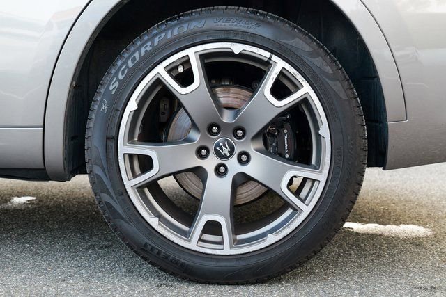 Used 2022 Maserati Levante Modena image 14