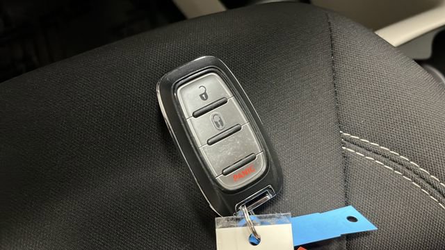 Used 2020 Chrysler Voyager L FWD image 37