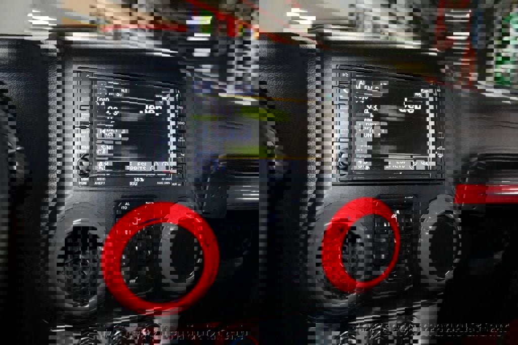 Used 2015 Jeep Wrangler Unlimited Sahara w/ Dual Top Group image 15