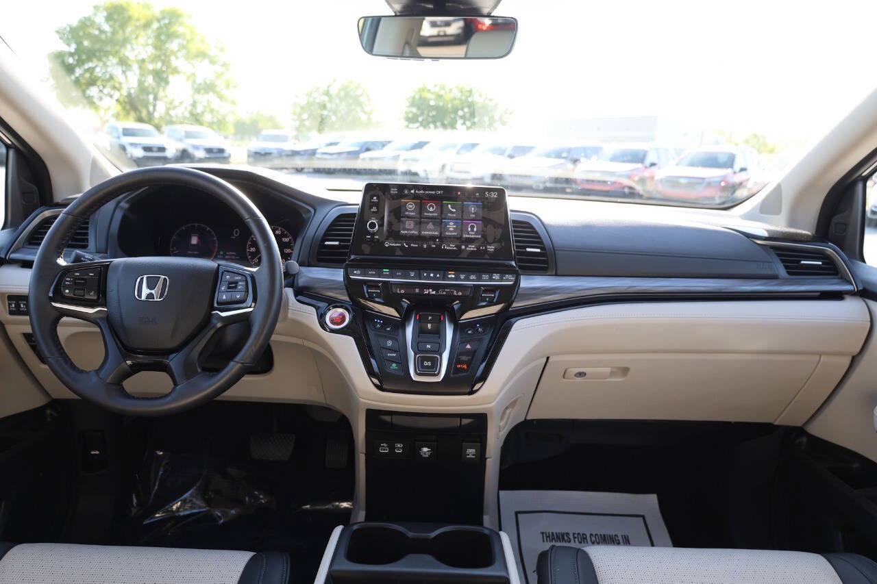 Used 2025 Honda Odyssey Elite image 14