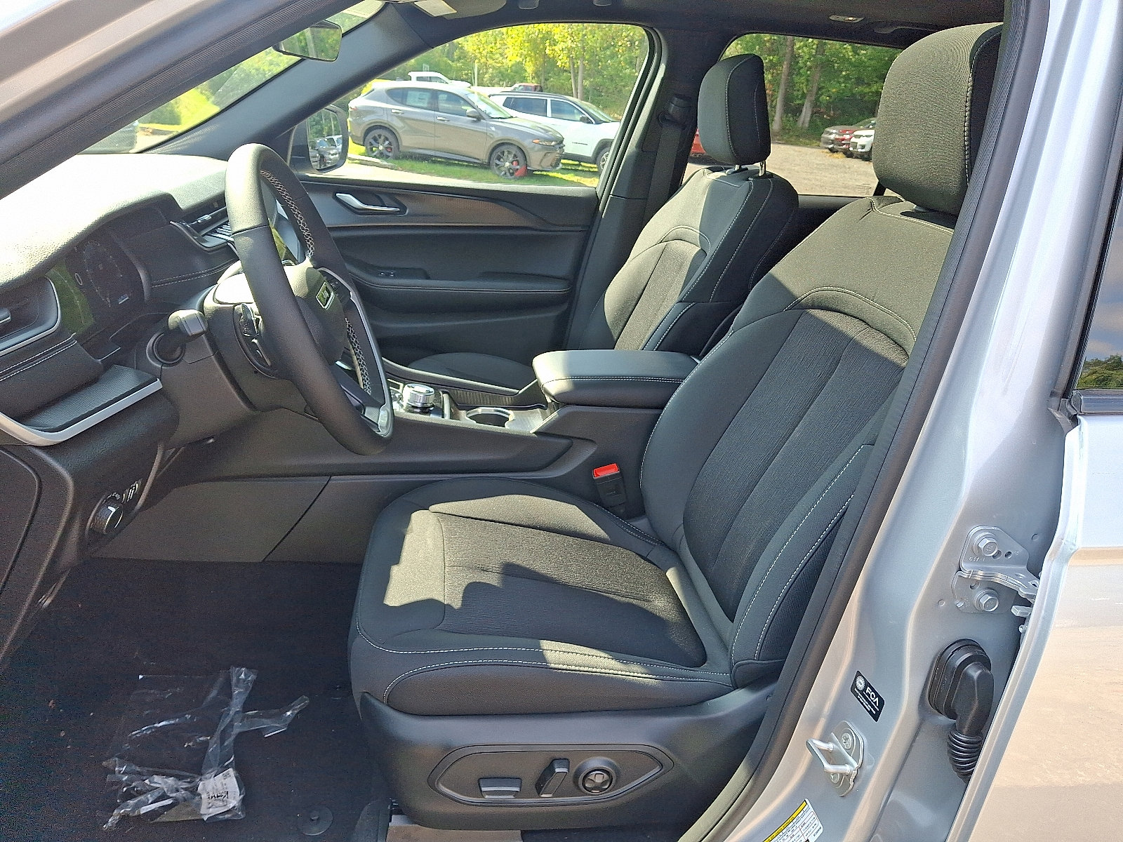 New 2025 Jeep Grand Cherokee Laredo X w/ Luxury Tech Group I image 7