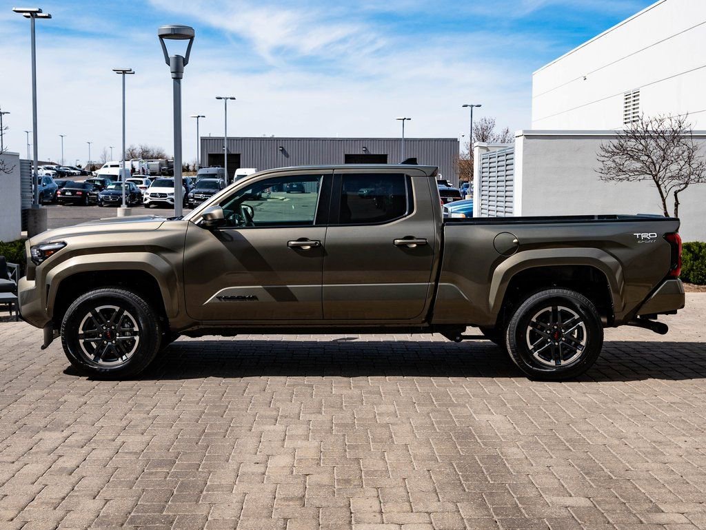 Used 2025 Toyota Tacoma TRD Sport AWD/4WD image 5