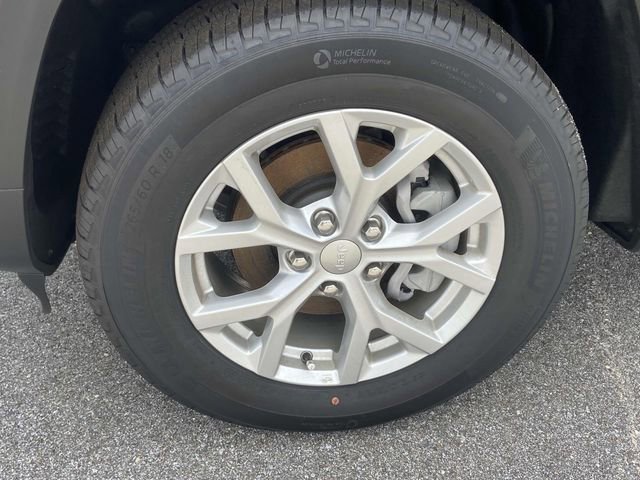 Used 2023 Jeep Grand Cherokee Limited image 9