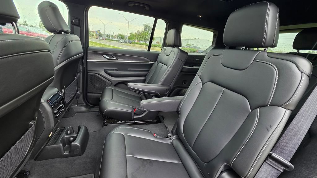 New 2025 Jeep Grand Cherokee L Limited w/ Black Appearance Package image 20