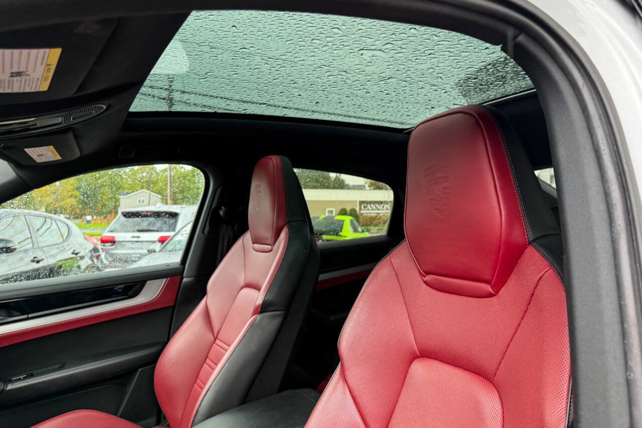 Used 2024 Porsche Cayenne Coupe image 19