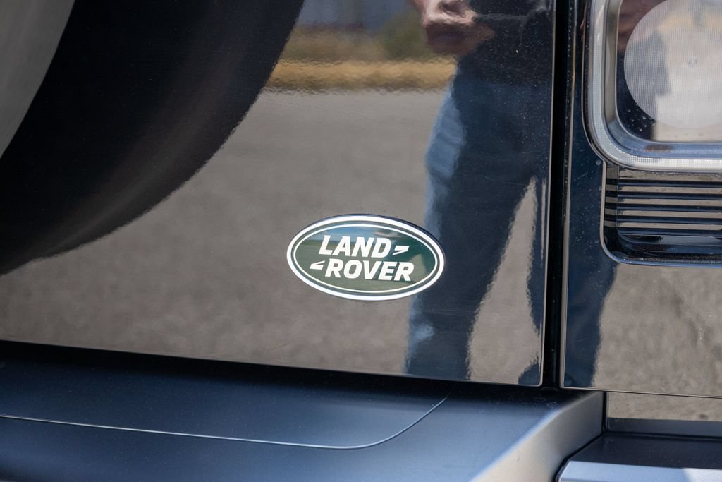 Used 2023 Land Rover Defender 110 V8 AWD/4WD image 86