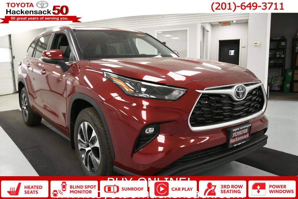 New 2023 Toyota Highlander XLE AWD/4WD image 1
