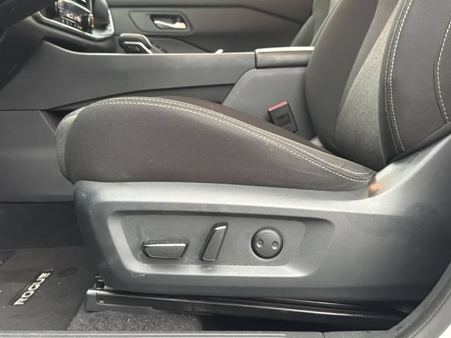 Used 2025 Nissan Rogue SV FWD image 18