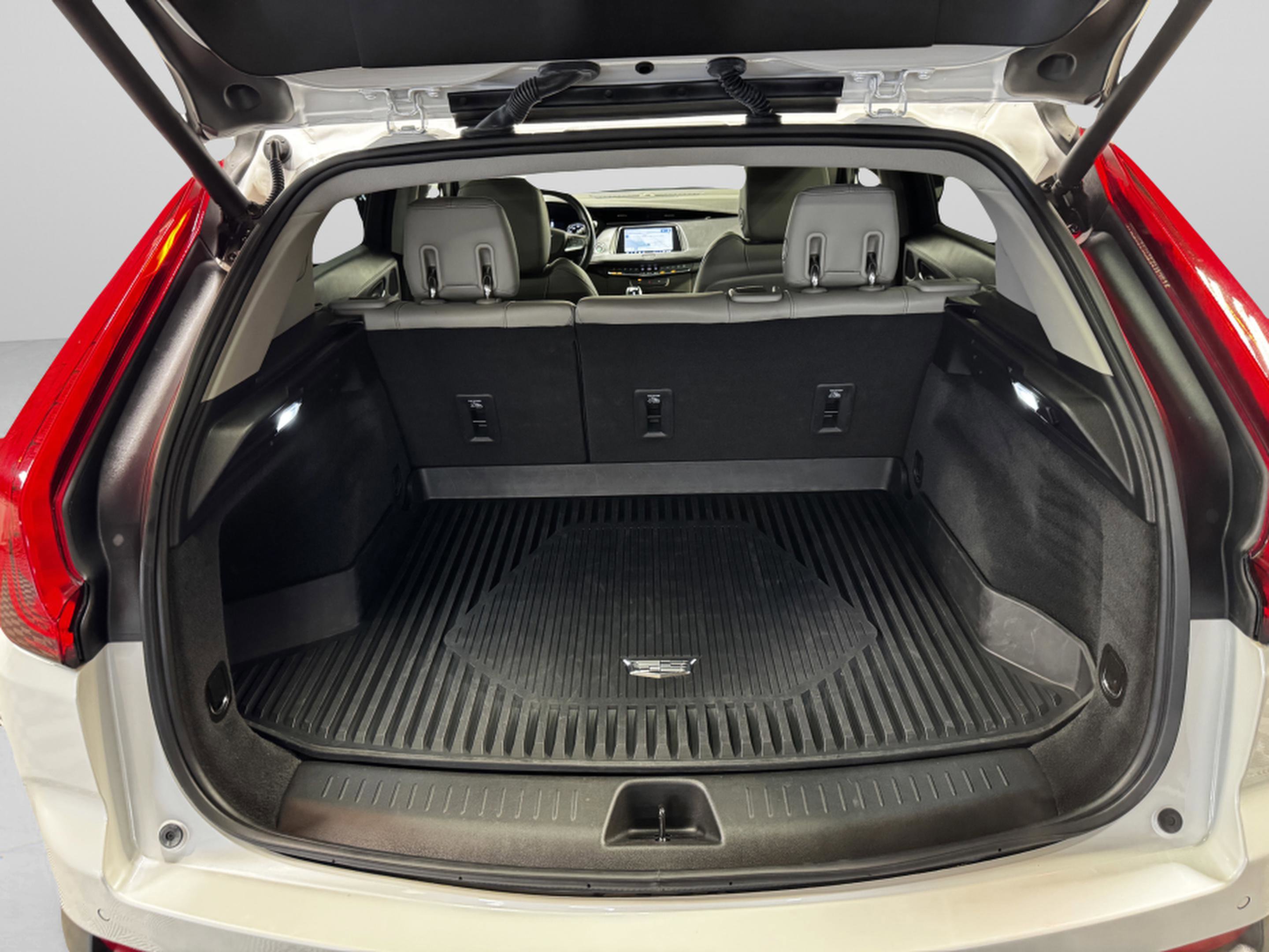 Used 2022 Cadillac XT4 Luxury w/ Driver Awareness Package FWD image 39