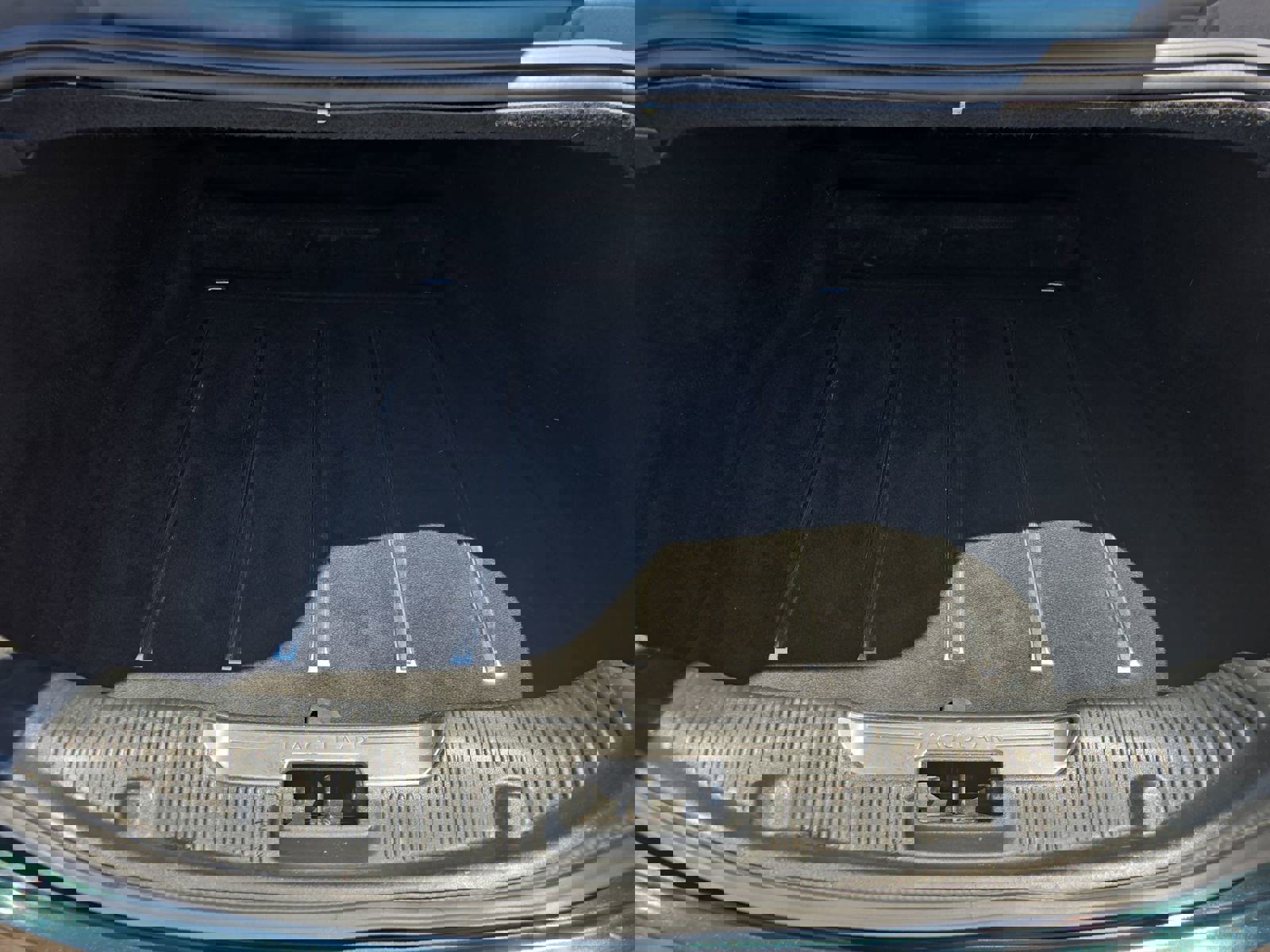 Used 2013 Jaguar XJ image 14