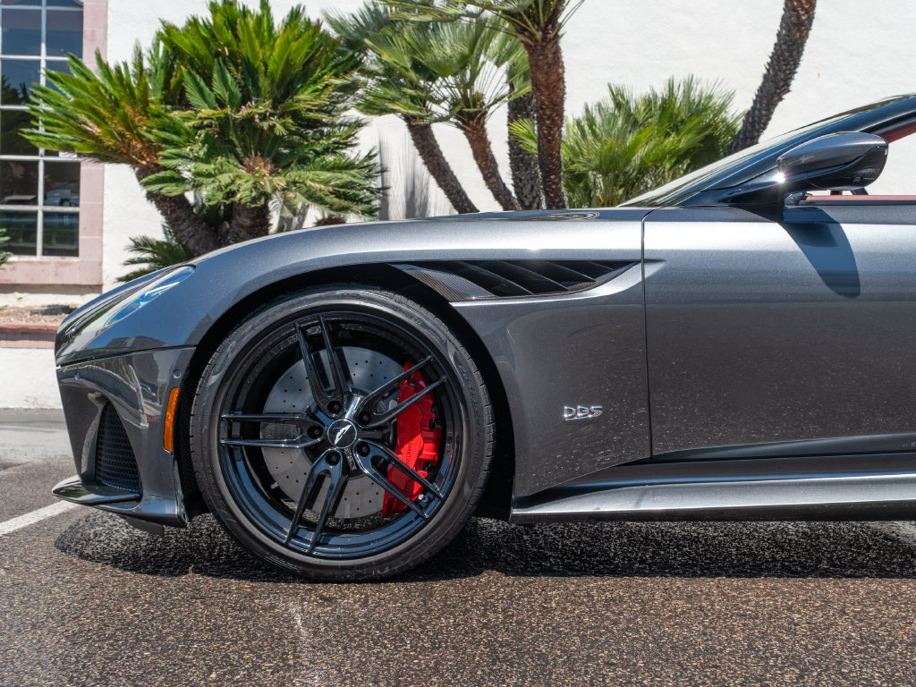 Used 2020 Aston Martin DBS Superleggera Volante RWD image 4