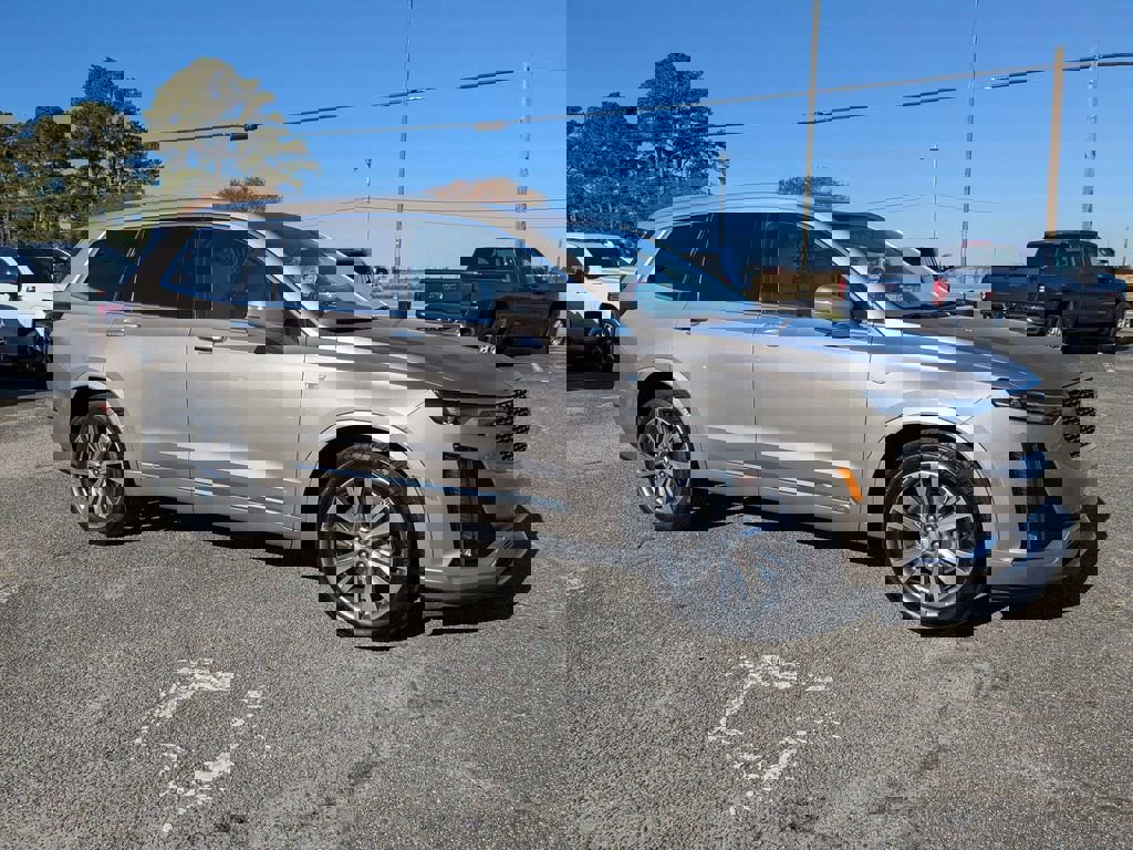 Used 2022 Cadillac XT6 Premium Luxury image 3