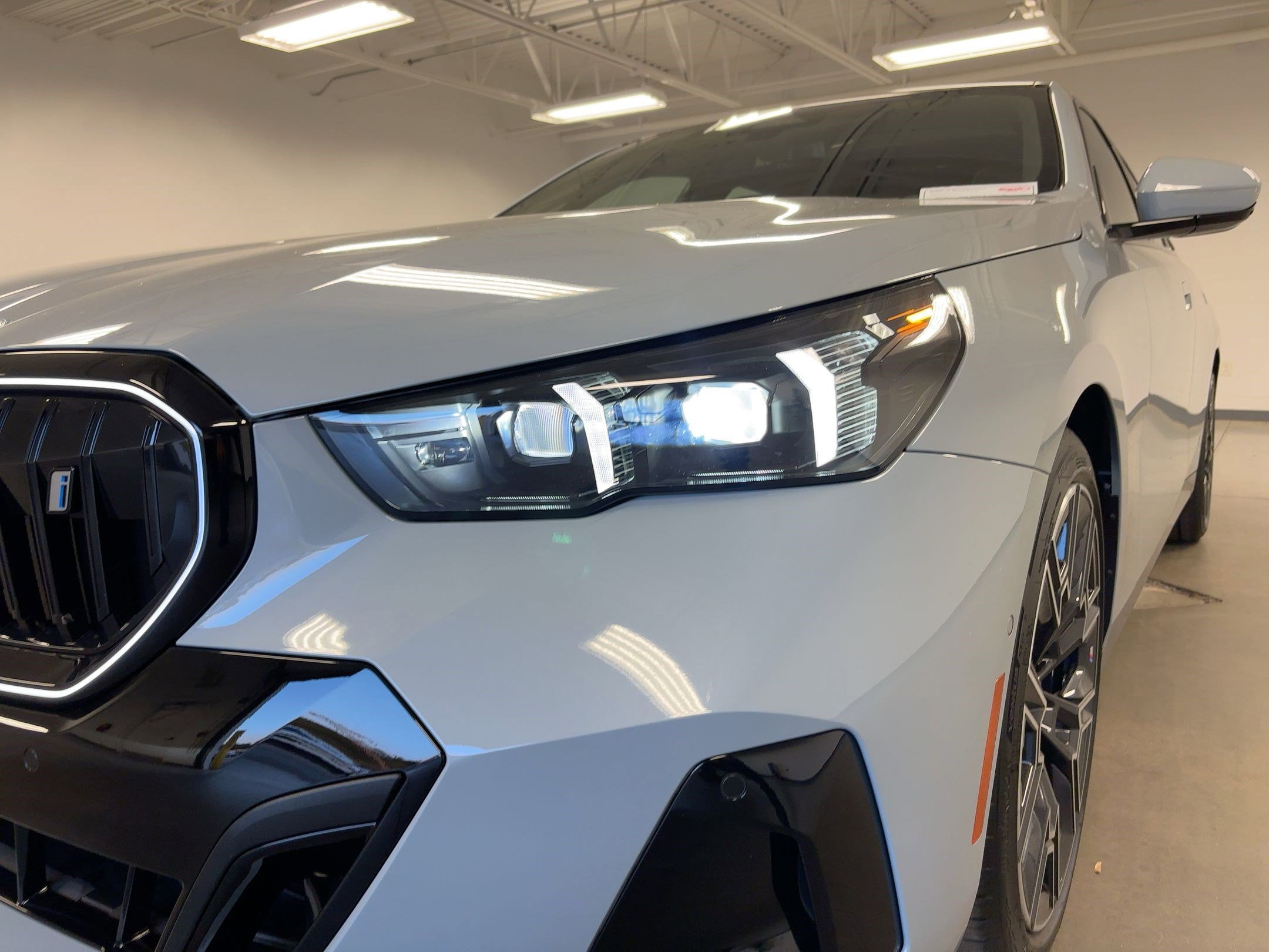 Used 2026 BMW i5 eDrive40 w/ M Sport Package image 9