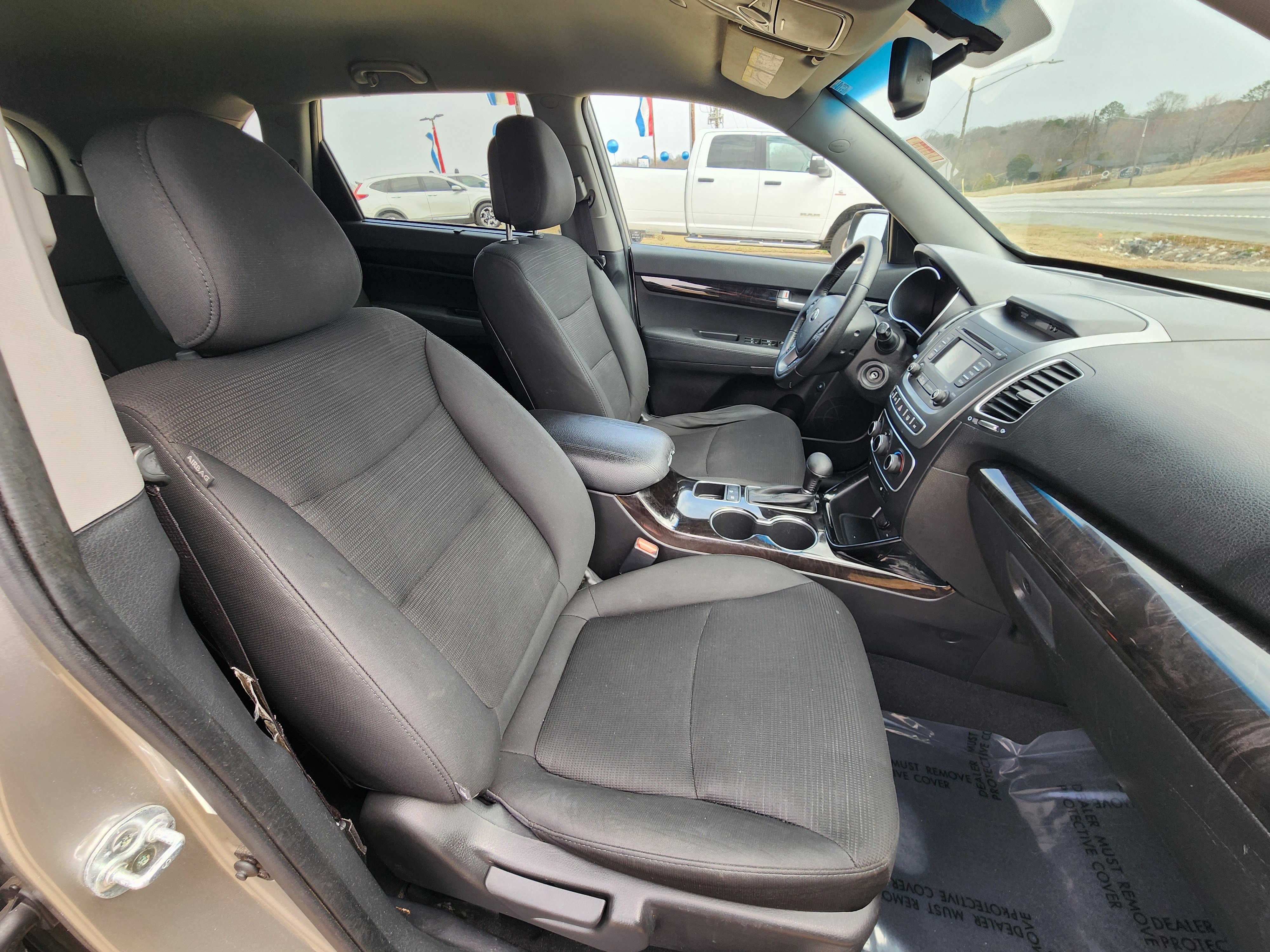 Used 2015 Kia Sorento LX image 12